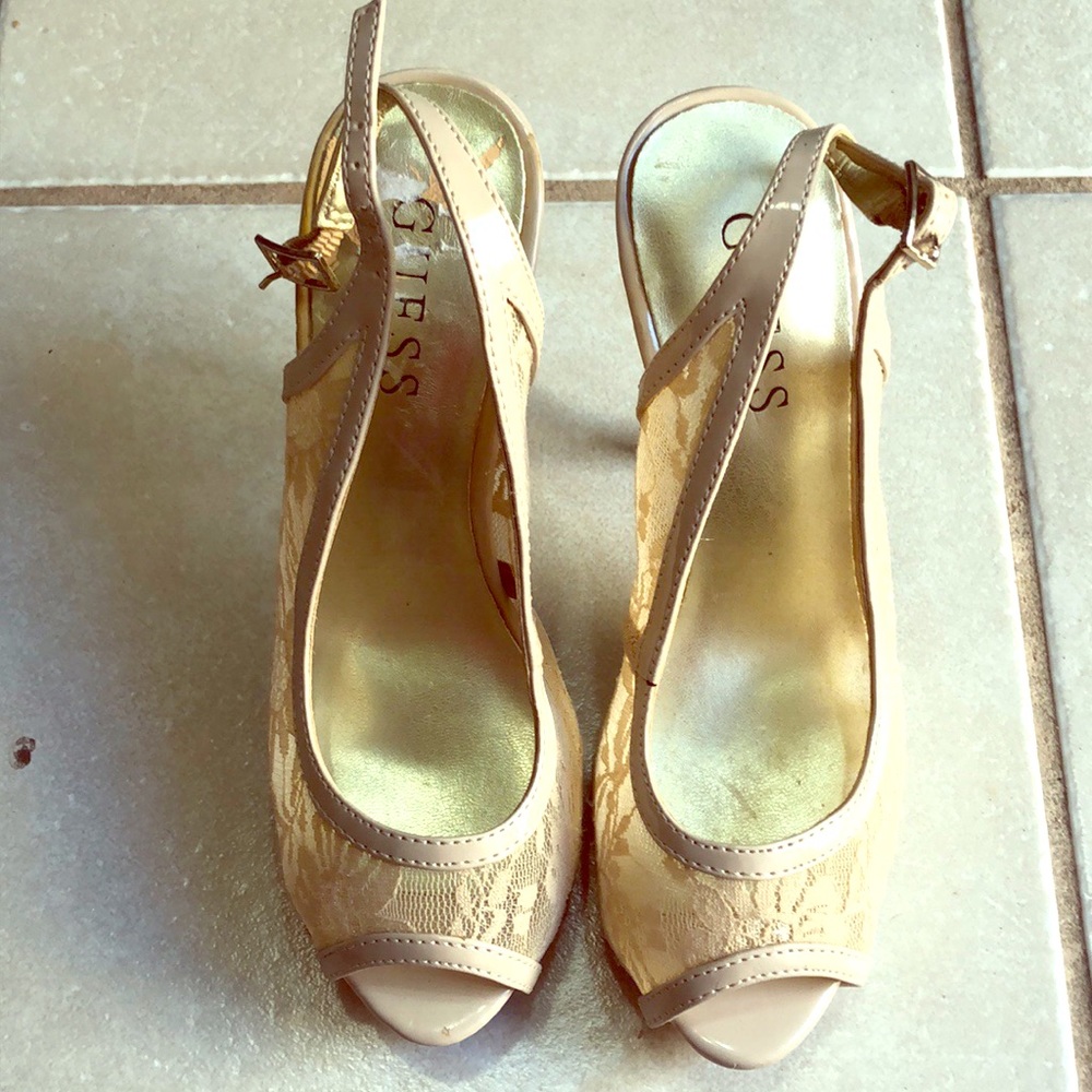 NWOT Guess Platform Pumps